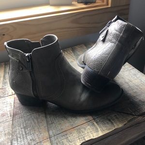 Unisa Ankle Booties